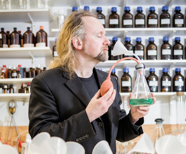 Kunstenaar in de kijker: Olfactorisch kunstenaar Peter de Cupere